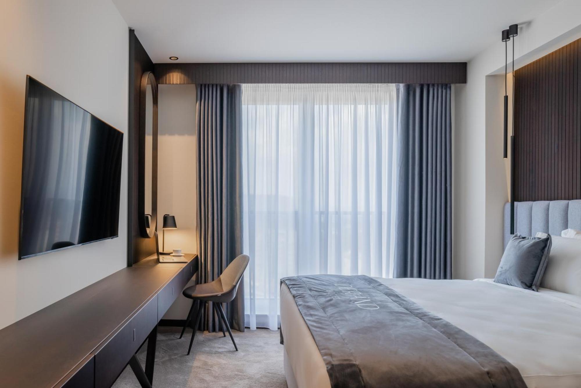 Derand Hotel Приштина Екстер'єр фото